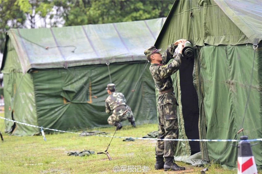 白山充气迷彩帐篷